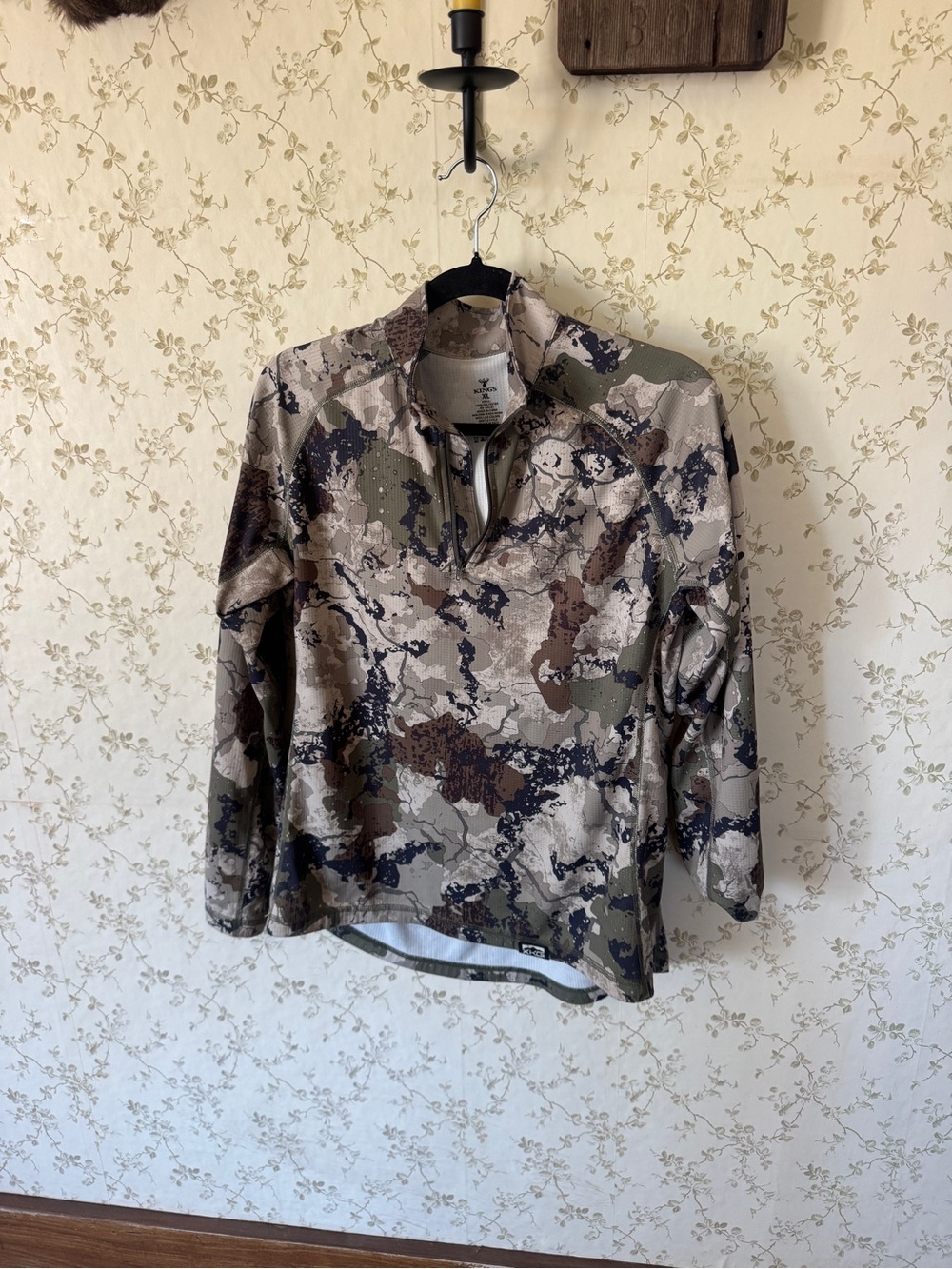 Women’s Camo Performance Long-Sleeve Quarter-Zip Top